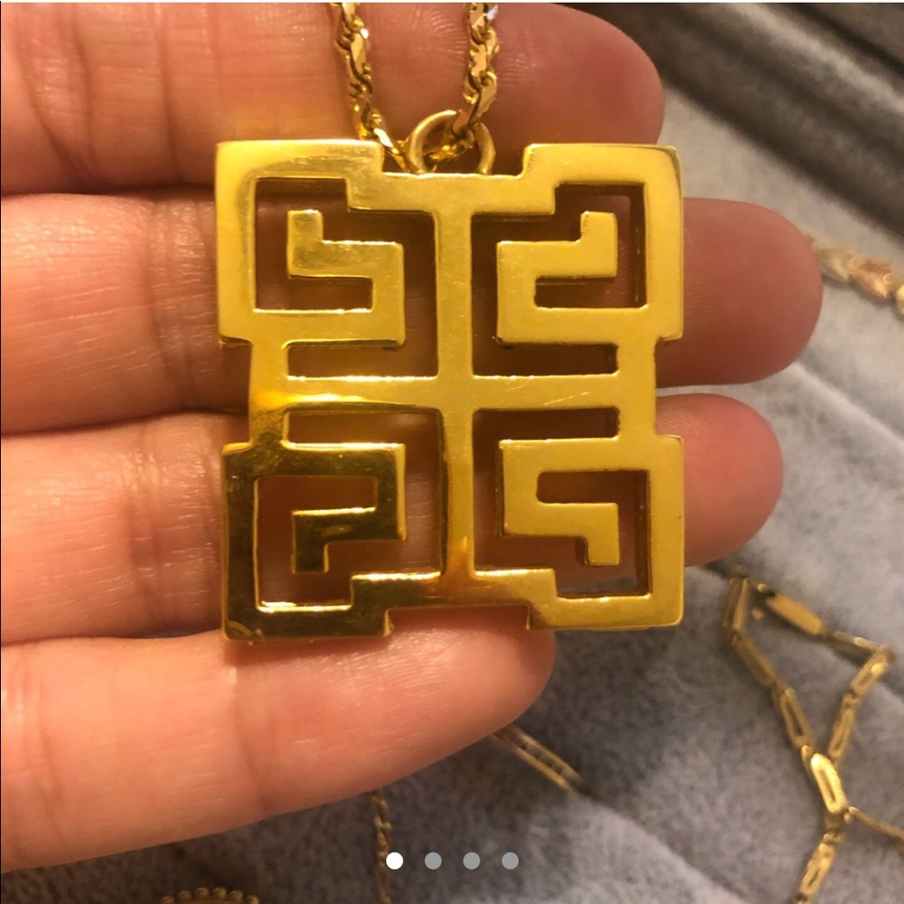 14k Gold Greek style pendant
